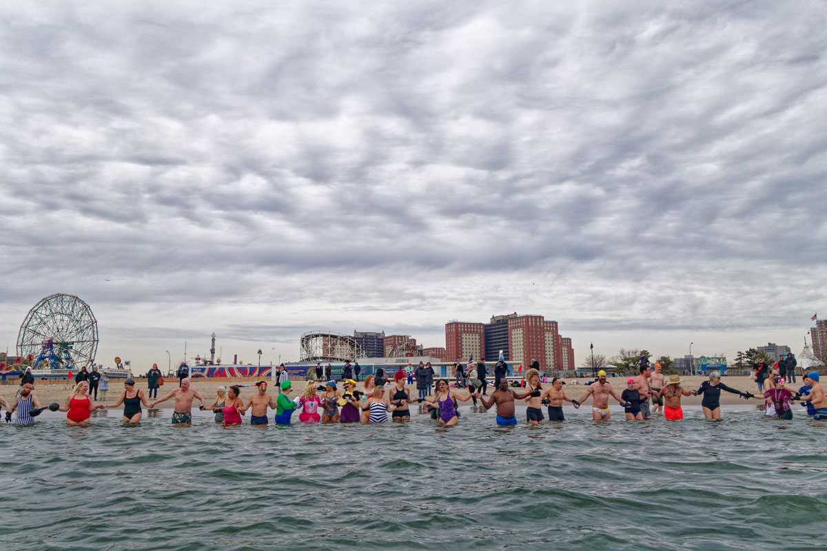 Coney-Island-Polar-Bear-Club-polar-bears-entering-the-water-2023-by-Jim-McDonnell.